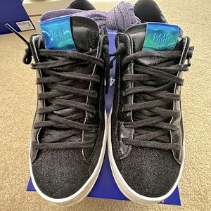 P448 John Black Sparkle Sz 40